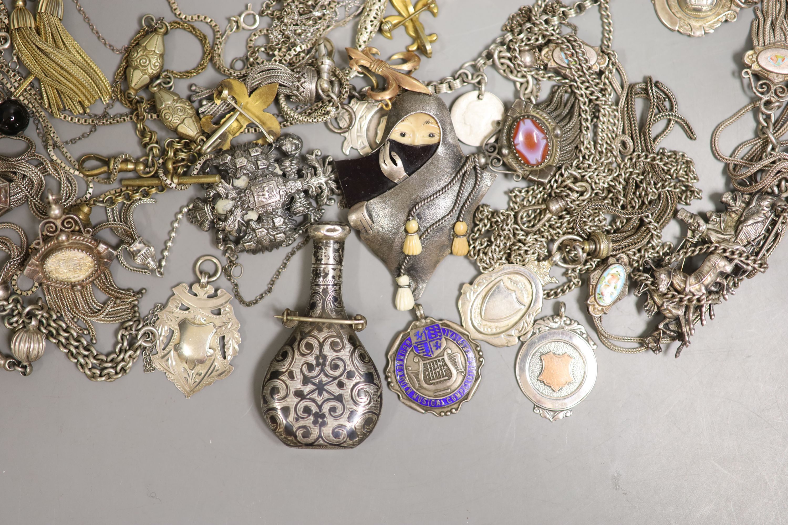 A quantity of assorted jewellery etc. including 925 chains, silver medallions, white metal albertinas, brooches and necklaces.